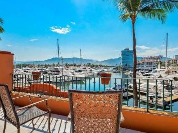 Departamento en Venta en Puesta del Sol frente Marina Vallarta Terraza amplia y amenidades premium