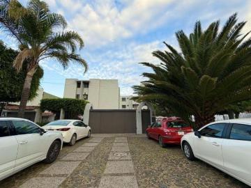 VENTA de departamento sobre Avenida Patria de TRES recamaras. OPORTUNIDAD!
