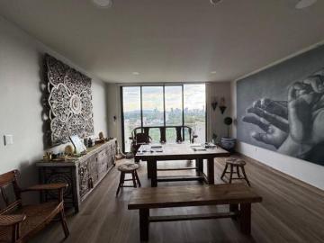 Departamento en venta vista panorámica de 2 recámaras + estudio, 2 baños y terraza Colomos Patria