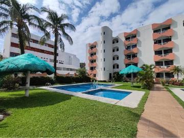 Departamento frente al mar en Mocambo | Alberca, áreas verdes, palapa y parking