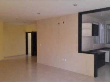 Departamento Primer Nivel en Renta Col. Gil y Saenz Tres Recamaras
