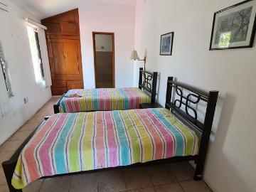 DEPARTAMENTO U OFICINA EN RENTA, 2 RECAMARAS, AMUEBLADO. CARMEN, CAMPECHE