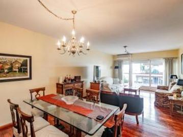 Departamento Venta. Cinco ambientes. Balcon. Dependencia. Cochera. Baulera. Palermo