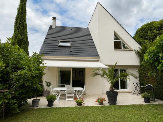 Département Val d'Oise BESSANCOURT 95 Maison familiale 7 pièces 134m² au sol Sous sol total Terrain 583m² avec jardin plein sur