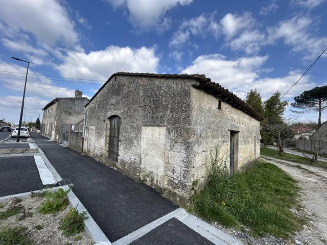 Dépendance de 77 M² a st Vincent de Paul limite Ambares