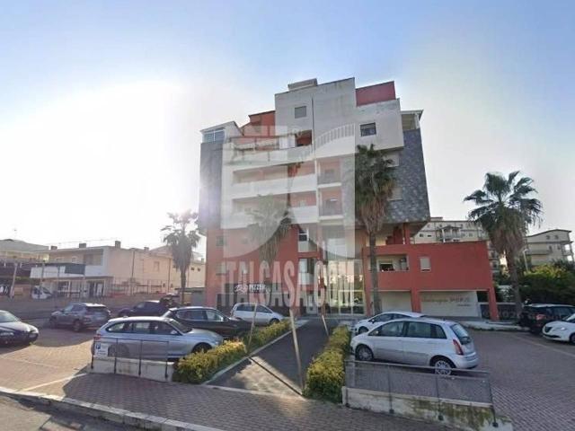 Deposito in vendita a Crotone