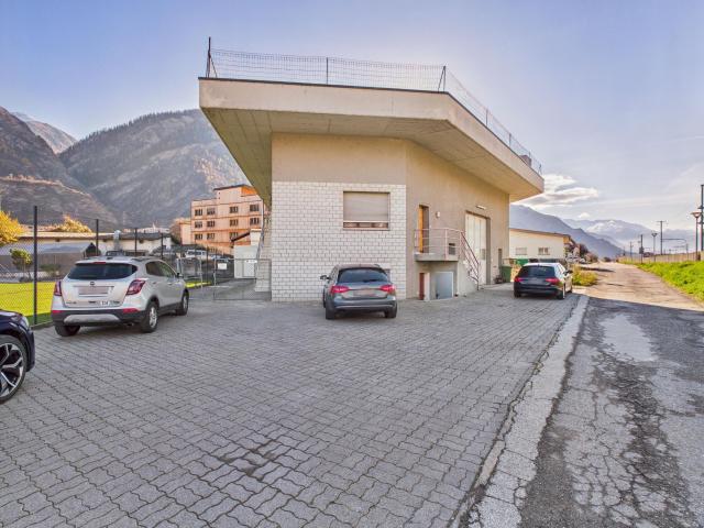 Depothalle mit Kühlräumen und zwei Studios