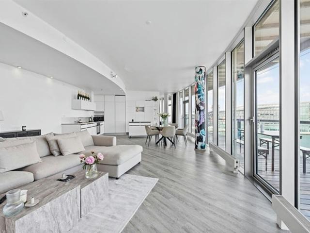 Der findes boliger, og så findes der hjem, hvor arkitektur, beliggenhed og atmosfære smelter sammen og skaber noget helt særligt. På Islands Brygge i de ikoniske Gemini Residence siloer, finder du.