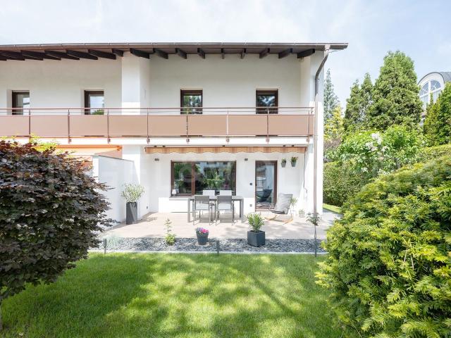 ENGEL & VÖLKERS Der Traum vom kleinen Haus mit Garten: Charmante DHH in beliebtem Märchenviertel