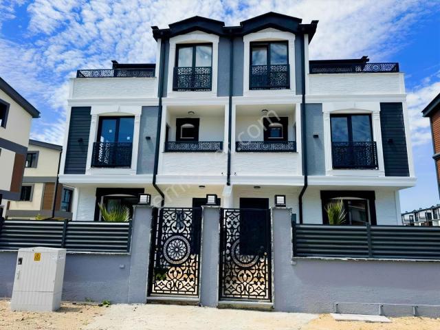 Dereağzı`nda Lüks Ve Konforun Birleştiği Satılık 4+1 Villa