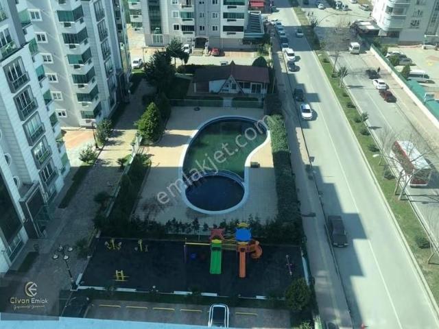 Derebahçe'de Global Evlerinde Kiralık 3+1 Daire