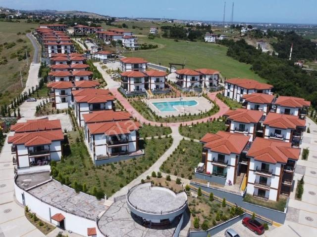 Dereköyde Havuzlu Sitede 2+1 Şark Köşeli Hobi Bahçeli Yazlık