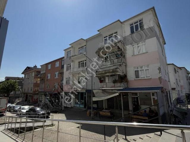 Derince Merkez Kent Meydanında Kiralık Dükkan