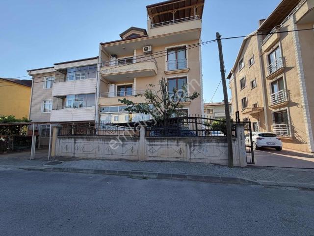 Derince İbn i Sina Mah. 3+1 Ebeveyn Banyolu Kiralık Daire