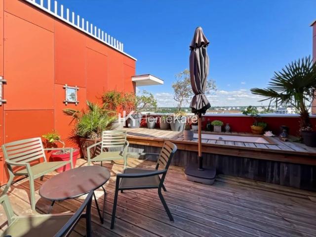 DERNIER ÉTAGE AVEC 28M2 DE TERRASSE