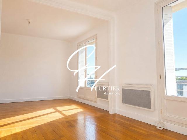 Dernier étage avec ascenseur – T3 lumineux avec 2 terrasses