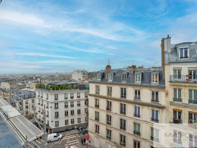 Dernier étage avec ascenseur, vue dégagée et charme de l'ancien: Abbesses, Montmartre