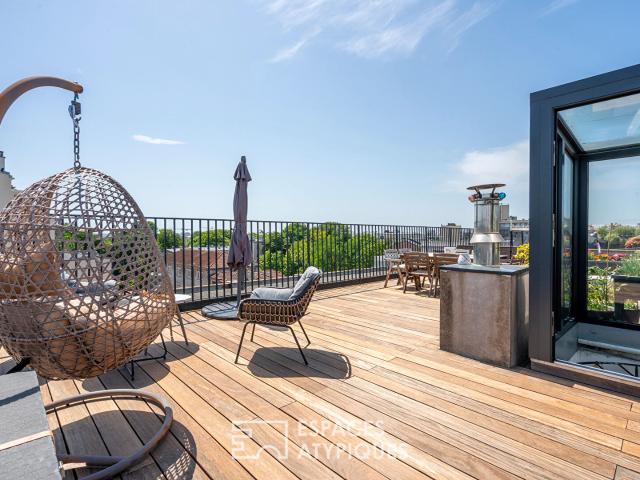 Dernier étage avec rooftop et vue époustouflante