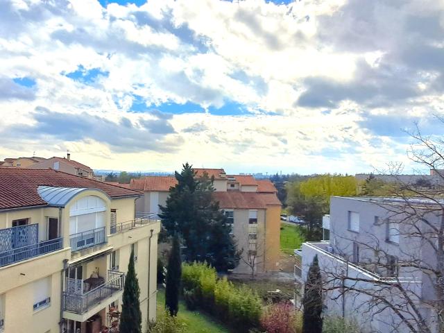 DERNIER ETAGE AVEC TERRASSE