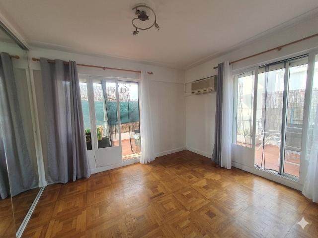 Dernier étage avec terrasse de 40 m2 Bien rare avec fort potentiel + garage en option