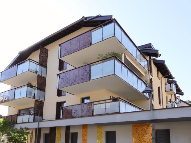 Dernier étage avec terrasse et garage, centre Faverges
