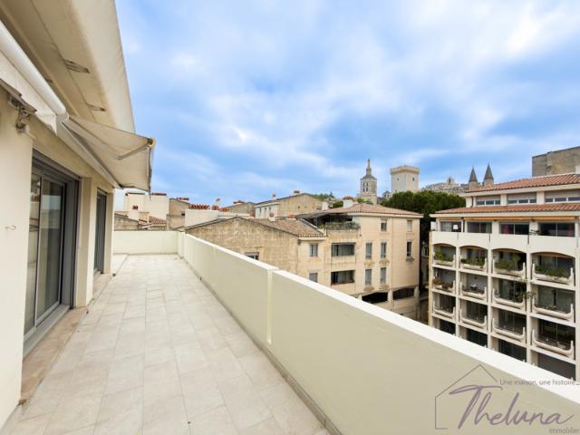 Dernier étage avec terrasse panoramique de 40 m2, vue palai