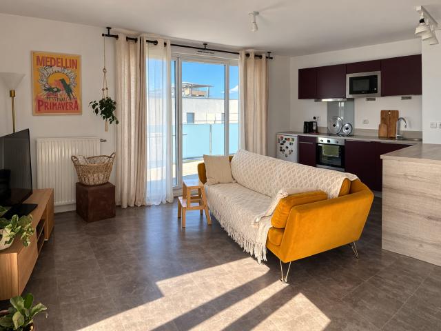 DERNIER ÉTAGE AVEC TERRASSE PANORAMIQUE T4 88,05 M2 GARAGE LYON 8