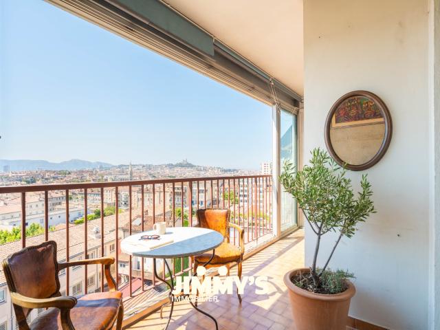 Dernier étage avec terrasses et vue panoramique sur Marseille