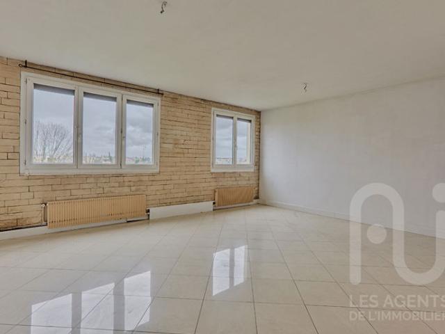 DERNIER ÉTAGE APPARTEMENT 3 PIÈCES AU CALME