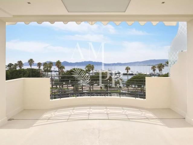Dernier étage Appartement 3 pièces Cannes Croisette