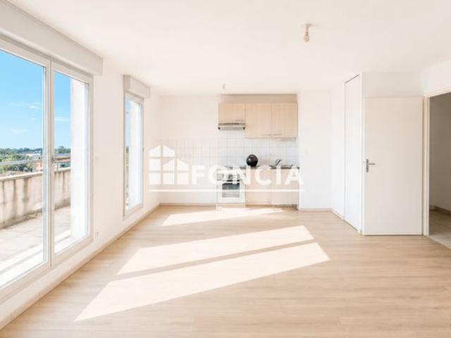 Dernier etage appartement 4 pieces avec terrasse et deux parkings en sous sol
