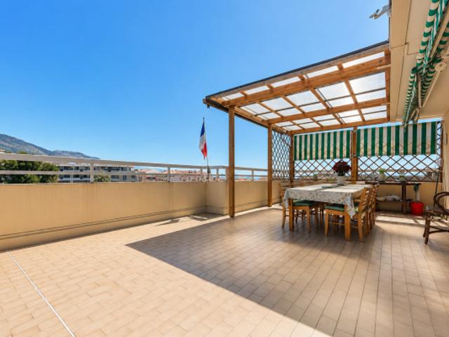 DERNIER ÉTAGE CARNOLES CENTRE 42M2 DE TERRASSE DOUBLE