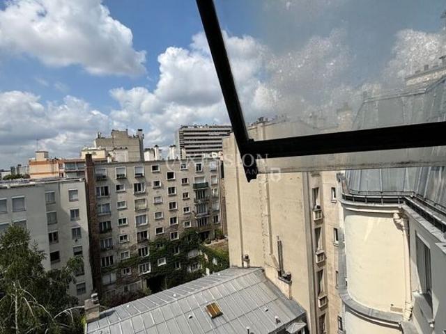 Dernier étage Chambre de service avec ascenseur