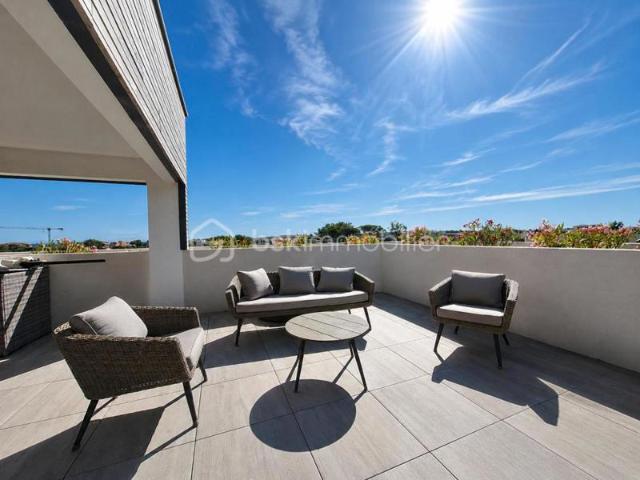 DERNIER ÉTAGE DUPLEX • TERRASSE 43 m² • VUE MER • PISCINE • 500 M DE LA PLAGE