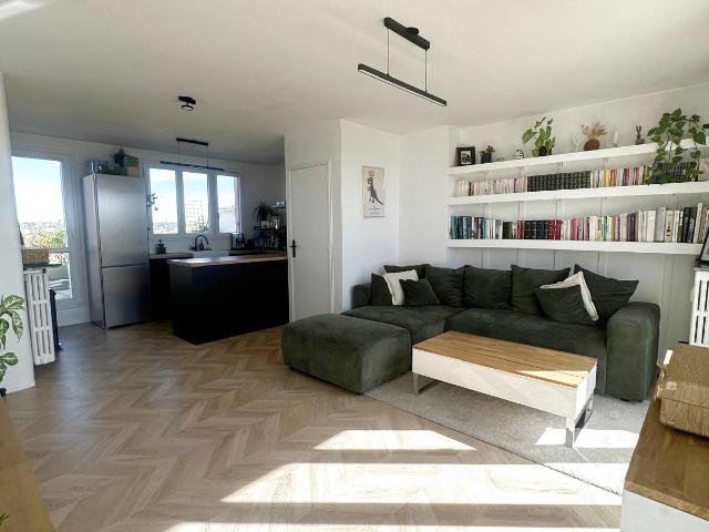 Dernier étage d’exception baigné de lumière avec 60 m2 de terrasses