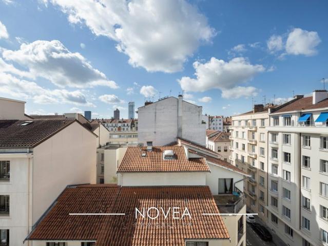DERNIER ETAGE DOUBLE BALCON VUE DEGAGEE