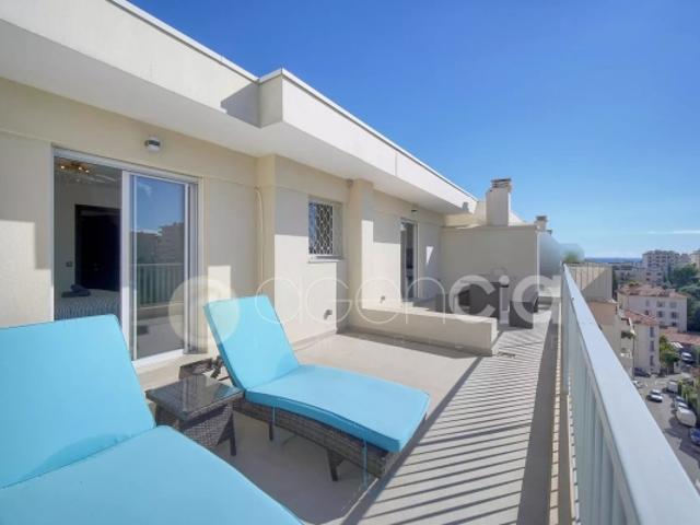 DERNIER ETAGE IMMENSE TERRASSE