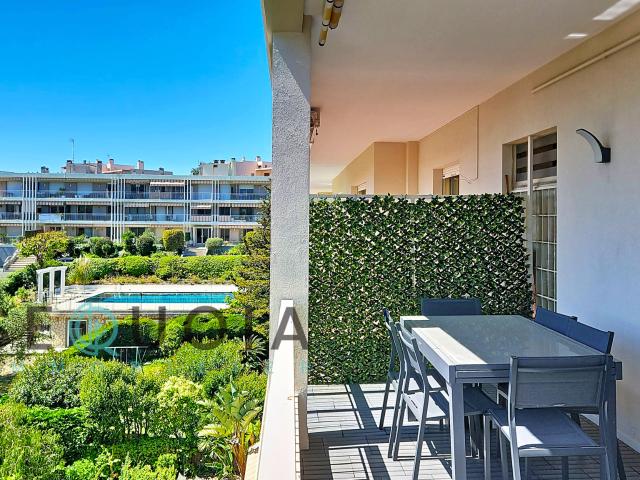 Dernier étage, lumière plein sud, rénovation complète… Piscine, tennis, à pied des plages