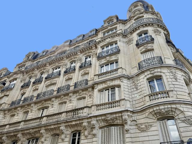 DERNIER ETAGE Place de la NATION