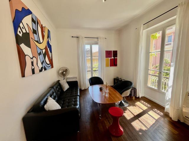 DERNIER ETAGE SUPER APPARTEMENT 3 PIECES DANS UNE MAISON D'EPOQUE DIVISEE EN DEUX