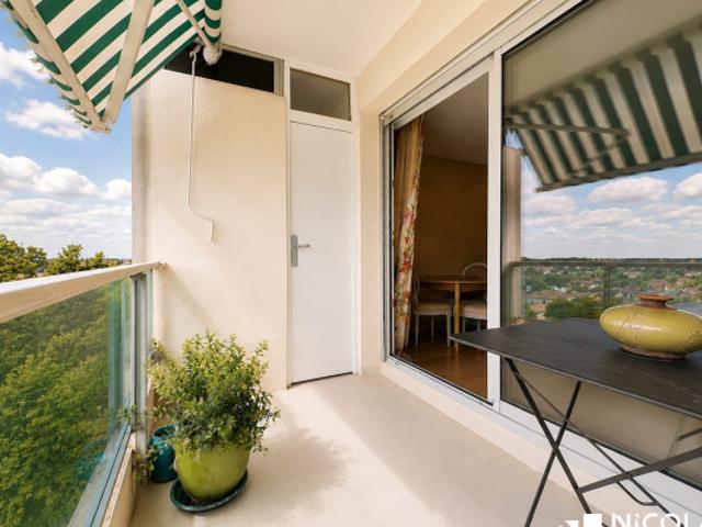 Dernier étage T3 avec Balcon plein Ouest Parking