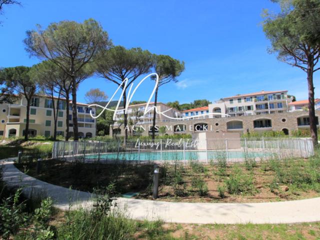 DERNIER ETAGE T3 AVEC DOUBLE GARAGE DANS COPROPRIETE RECENTE