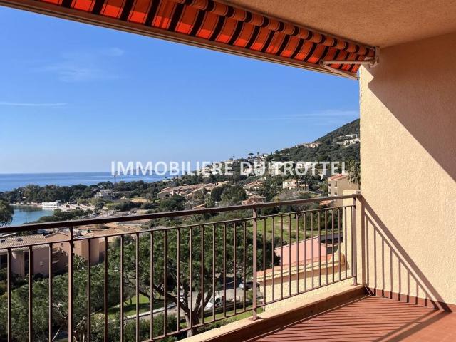 DERNIER ETAGE T3 SANTA LINA TERRASSE VUE MER