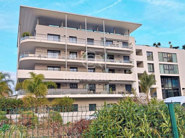 DERNIER ETAGE T3 70 M² RESIDENCE 2013 PLAGES 300M