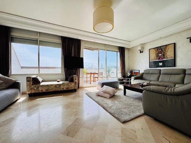 Dernier etage terasse soleil proche catedrale et parc de la ligue arabe