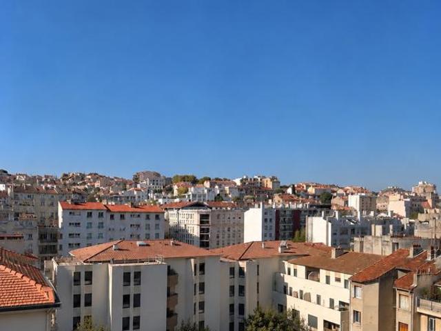Dernier étage terrasse entièrement rénové