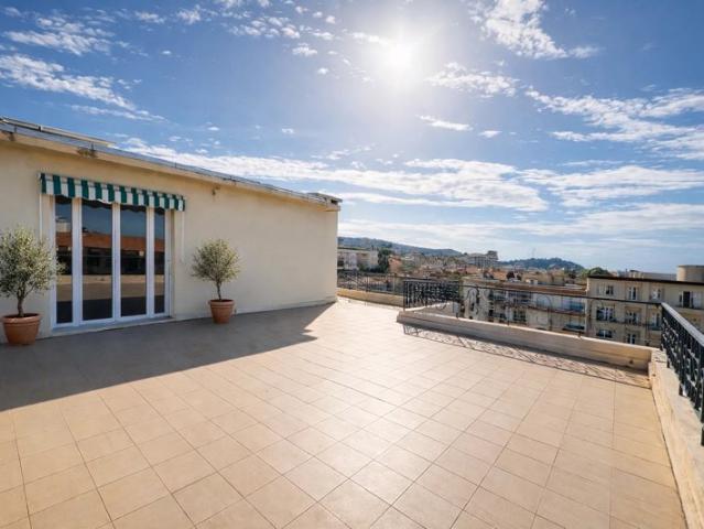 Nice Libération – Appartement villa d’exception dernier étage avec terrasse de 150 m²