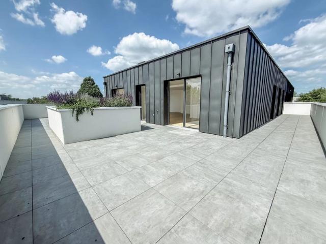 Dernier étage – Terrasse 110 m² – 3 chambres – Ascenseur – Parkings – Mont Saint Aignan Colbert