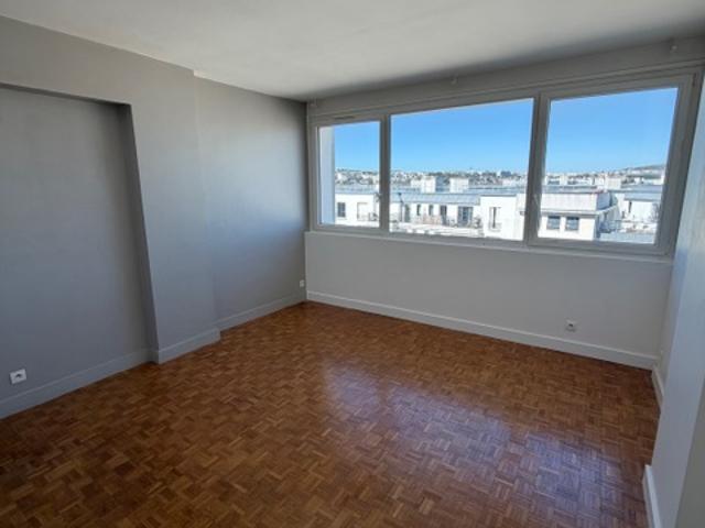 DERNIER ETAGE VUE DEGAGEE