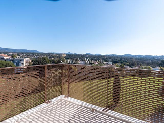 DERNIER ETAGE VUE MER